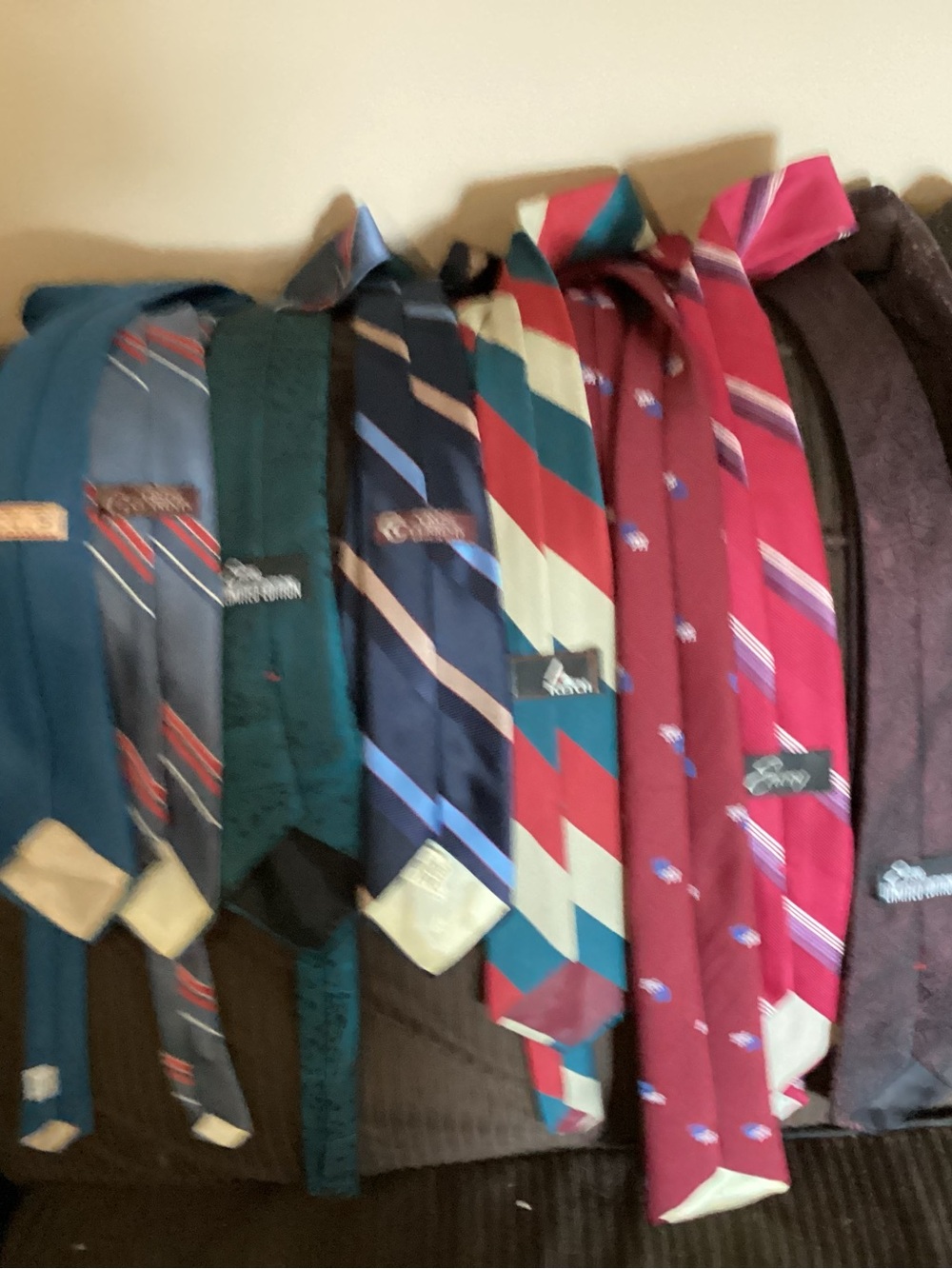 Classic Men's Burgundy Stripe Tie - Unbranded